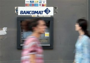 Італійцям заборонили користуватися готівкою, здійснюючи покупки на понад тисячу євро
