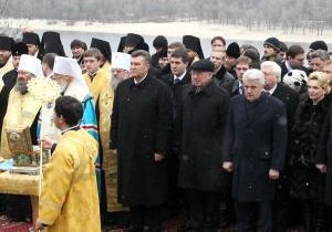 Янукович, Азаров і Литвин помолилися з нагоди завершення 2011 року