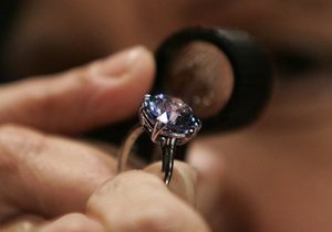 Видобутий в ПАР блакитний алмаз вагою 4,8 карата продали за $ 1,45 млн