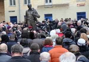 У Львові відкрили пам ятник Володимиру Івасюку