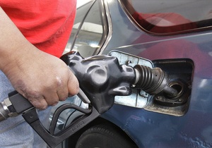 У США стрімко дешевшає паливо: літр дизеля вже коштує долар