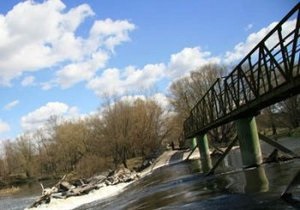 У Чернівцях 17-річна дівчина стрибнула з мосту і загинула