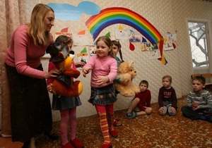Дві третини українських сімей дарують на День Святого Миколая подарунки - опитування