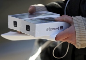 Лише 20 чоловік побажали придбати iPhone 4S в перший день його офіційного продажу в Росії