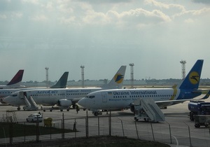 Ъ: На внутренних рейсах крупнейших украинских авиакомпаний отменили бортовое питание