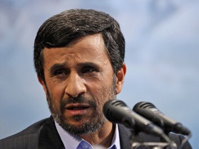 ЗМІ: Іранець жбурнув черевики в Ахмадінеджада, який виступав з промовою