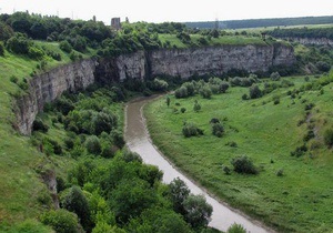 У Кам янці-Подільському чоловік намагався стрибнути зі скелі через нещасливе кохання