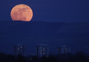 Сьогодні відбудеться останнє в 2011 році повне місячне затемнення