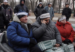 Чорнобильці під Кабміном припинили голодування і роз їхалися по домівках