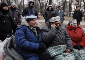 Чорнобильці, які голодують під Кабміном, відмовилися від води