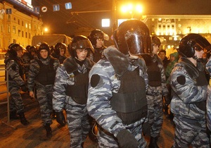 Тріумфальна площа в Москві повністю оточена поліцією, демонстрантів поки немає