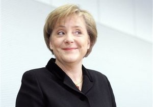 Меркель: Що б там не думали в S&P, єврозона на шляху виходу з кризи