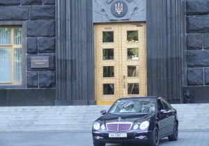 Скандали навколо закупівель чиновниками дорогих авто змусили Мінекономіки звернутися в ГПУ