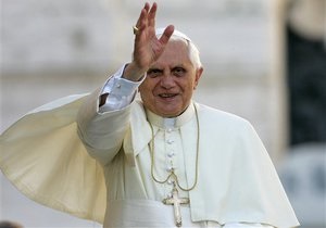 Папа Римський уникнув покарання за недотримання правил безпек