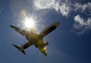 Пілота літака можуть звільнити за секс із пасажиркою