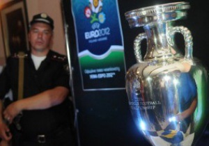 Перед Євро-2012 Кубок Європи провезуть по шести містах України