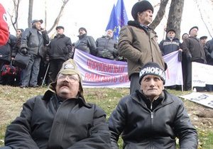 У Маріїнському парку в Києві 40 чорнобильців почали безстрокове голодування
