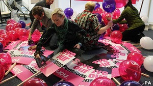 Бюджетники Британії проводять масштабний страйк проти пенсійної реформи