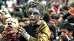 Вулицями Мехіко пройшов рекордний парад зомбі