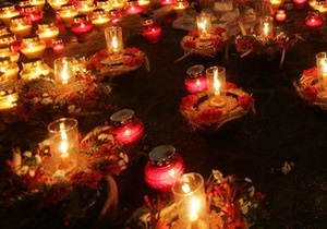 У Празі вшанували пам ять жертв репресій акцією Запали свічку пам яті
