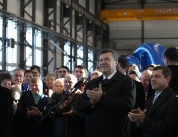 У Сумах у зв язку з приїздом Януковича працівникам заводу заборонили приносити яйця