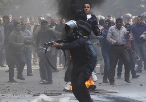 Фотогалерея: Египтяни проти військових. Криваві сутички в центрі Каїра