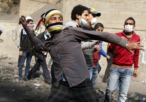 Єгипетські демонстранти не повірили військовим: зіткнення тривають біля будівлі МВС
