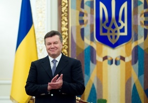 Янукович лаконічно привітав українців з Днем свободи