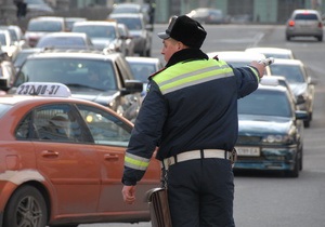 Блоггер: Співробітники ДАІ переписують номери мікроавтобусів, які їдуть до Києва