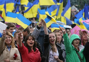Все більше українців віддають перевагу відносинам з Євросоюзом, а не з Росією - опитування