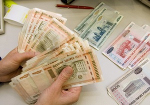 У Білорусі знову стала зникати валюта