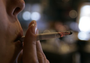 Ъ: Рада може заборонити українцям курити в кафе і ресторанах