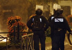 У Парижі поліція виявила гараж з півтонною марихуани і зброєю