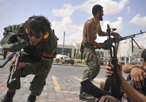 У передмістях Тріполі четвертий день поспіль відбуваються сутички між бойовиками