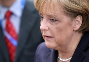 Меркель заявила про намір зберегти єврозону в існуючих кордонах