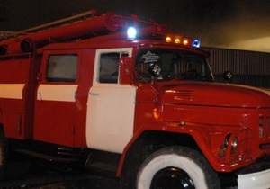 У Києві в результаті пожежі на парковці біля комплексу 5 елемент пошкоджено три авто