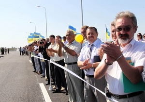 Янукович не хоче, щоб його кортеж зустрічали люди з прапорцями