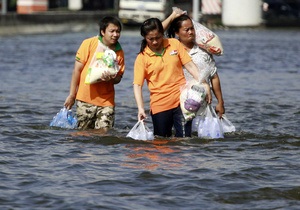 Фотогалерея: Таїланд. Потужна повінь, що забрала 527 життів, захоплює Бангкок