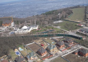 Водій джипа врізався в огорожу резиденції Межигір я і загинув