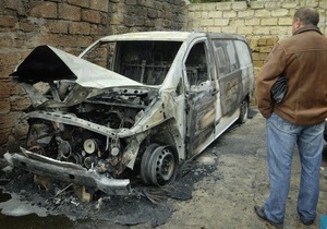 У Новій Каховці невідомі спалили автомобіль засновника опозиційної газети