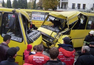 У Львові в результаті зіткнення двох маршруток постраждали 12 людей