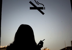 У Києві визначать місця, де заборонено курити