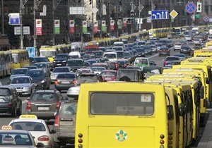 Янукович підкреслює важливість розвитку транспортних мереж