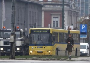ЗМІ оприлюднили відеозапис обстрілу посольства США в Сараєво