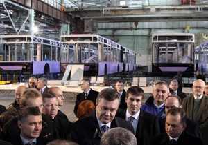 Янукович, побувавши на ЛАЗі, пообіцяв збільшити держзамовлення для підприємства