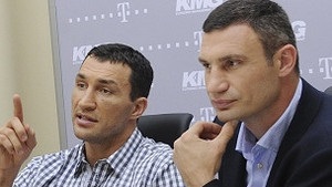 Українська служба Бі-бі-сі: Кличко каже, що йде з боксу. Хоче стати мером?