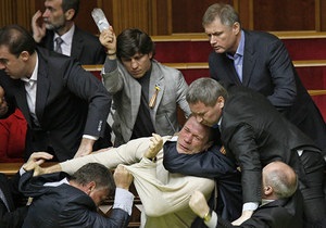 Українські депутати потрапили в рейтинг найкращих політиків-бійців у світі
