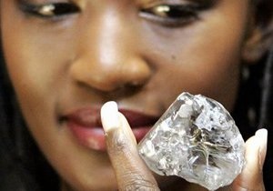 Компанія з ПАР продала алмаз розміром більше м яча для гольфу за $ 16,5 млн