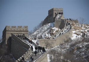 Велика китайська стіна перебуває на межі руйнування через видобувні роботи