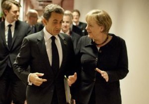 Меркель подарувала плюшевого ведмедика доньці Саркозі
